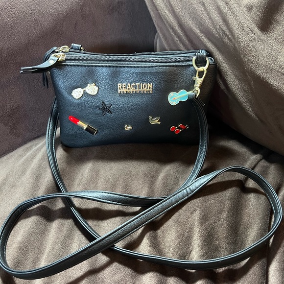 Kenneth Cole Reaction crossbody or shoulder strap wallet. Strap is adjustable - Picture 1 of 10
